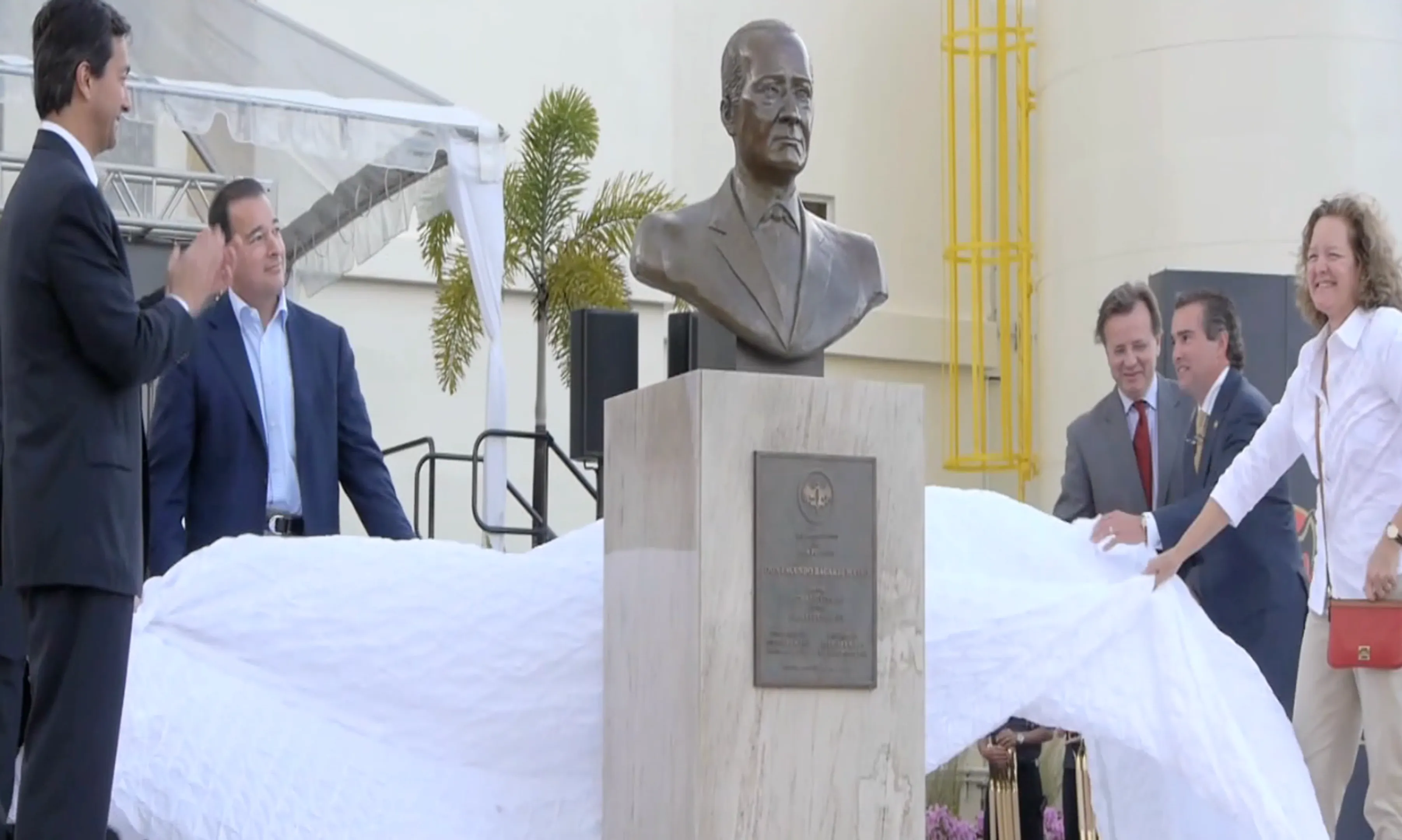 Don Facundo Bust Unveiling
